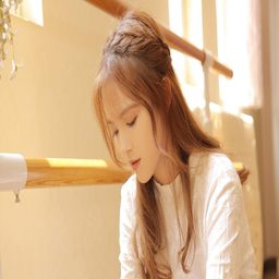 女学生被扒衣服事件引发的社会思考：如何保护校园安全与青少年权益？